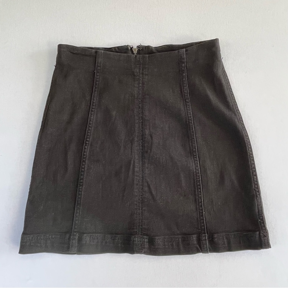 Free People Black Denim Mini Boho Classic Skirt Stretch Minimalist Preppy Size 2